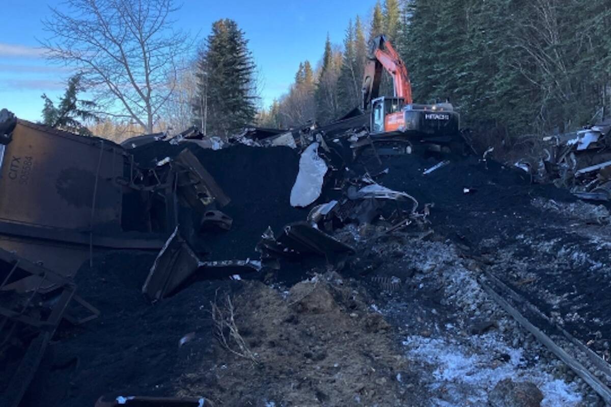 Train carrying coal derails near Vanderhoof , spilling into Nechako River
